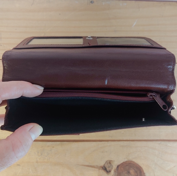 (2 for $20) Lucent Canada large red leather wallet - Picture 6 of 8